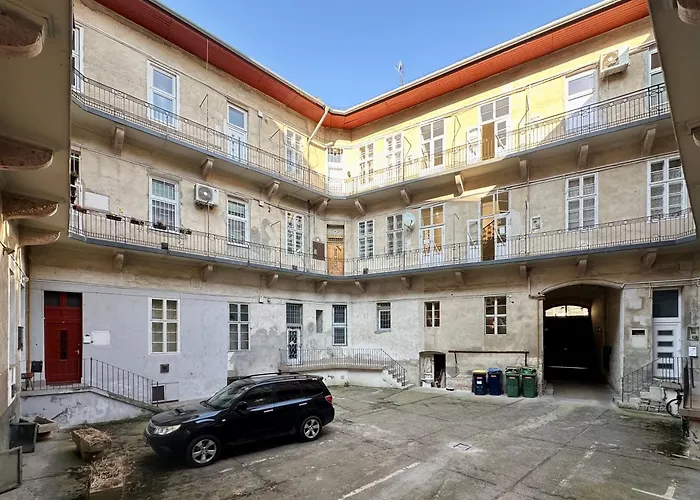 Pura Vida - Free Parking Budapeszt