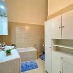 Pura Vida - Free Parking Budapest